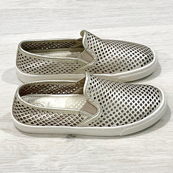 TORY BURCH: Jesse - Gold metallic 'perforated' sneaker. Size 6. - Picture 5 of 6